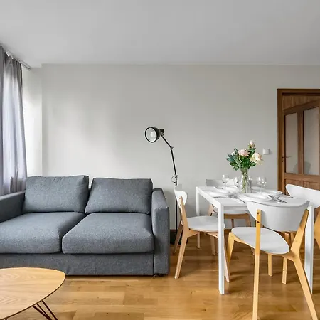 Apartment Kozmiana - Workspace, Bus&park Nearby - By Rentujemy