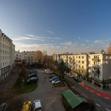 Apartment Kozmiana - Workspace, Bus&park Nearby - By Rentujemy *