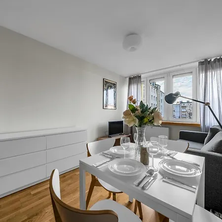 Kozmiana - Workspace, Bus&park Nearby - By Rentujemy Apartment