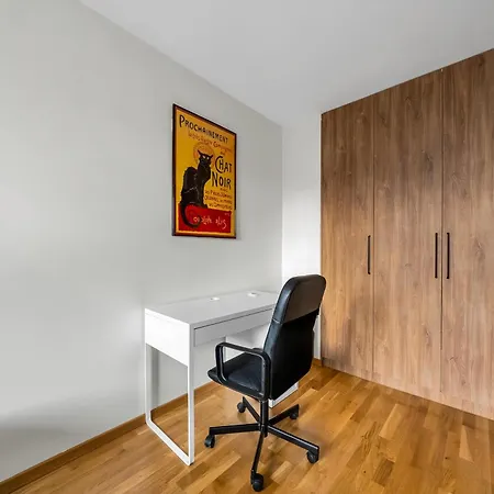 Apartment Kozmiana - Workspace, Bus&park Nearby - By Rentujemy