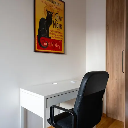 Lejlighed Kozmiana - Workspace, Bus&park Nearby - By Rentujemy *